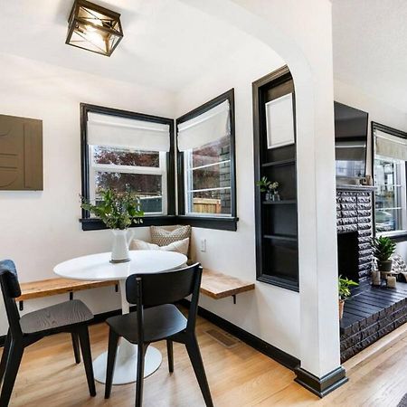 Picture Perfect Bungalow In The Heart Of Dt 温哥华 外观 照片