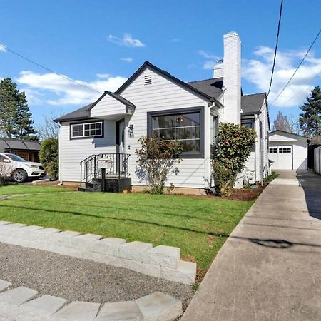 Picture Perfect Bungalow In The Heart Of Dt 温哥华 外观 照片