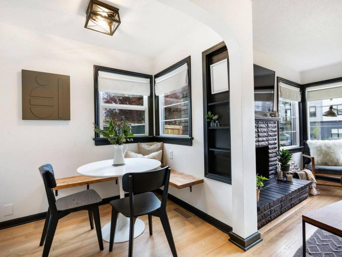 Picture Perfect Bungalow In The Heart Of Dt 温哥华 外观 照片