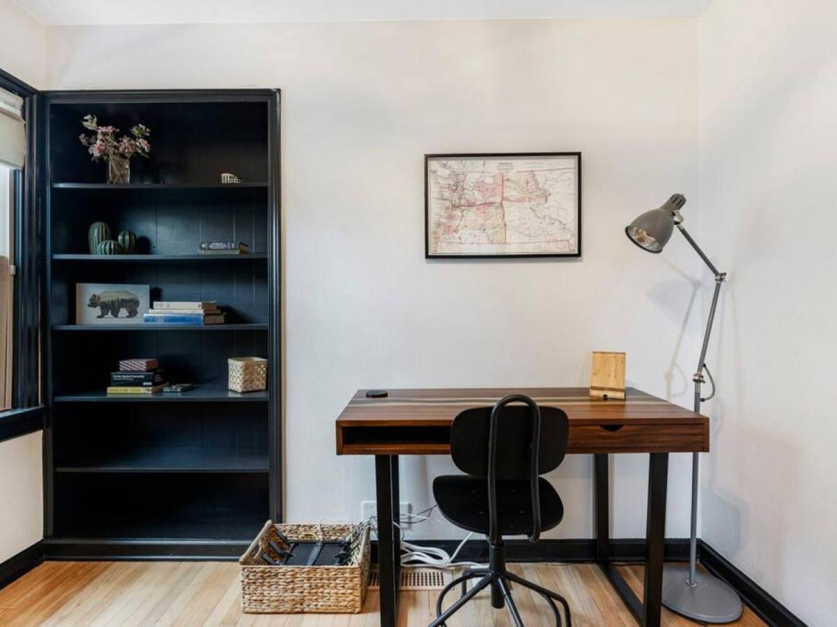 Picture Perfect Bungalow In The Heart Of Dt 温哥华 外观 照片