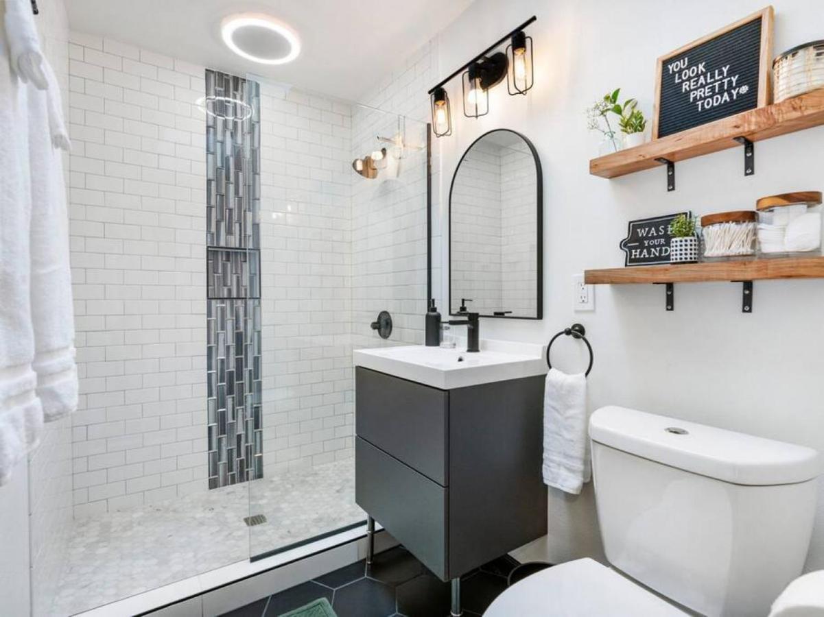Picture Perfect Bungalow In The Heart Of Dt 温哥华 外观 照片