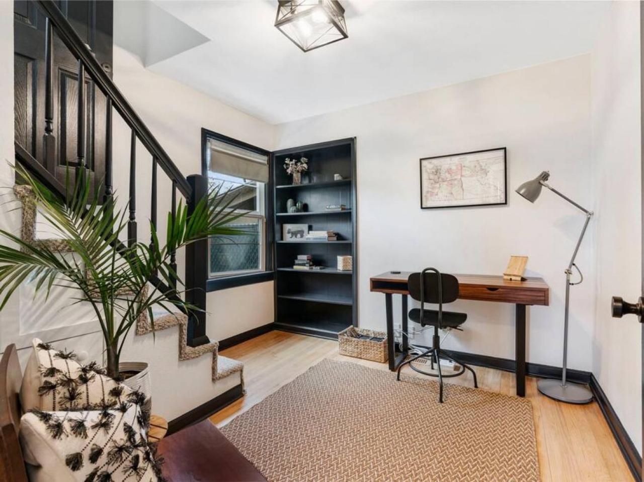 Picture Perfect Bungalow In The Heart Of Dt 温哥华 外观 照片